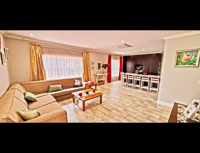 4 BEDROOM HOUSE FOR SALE IN FLORENTIA